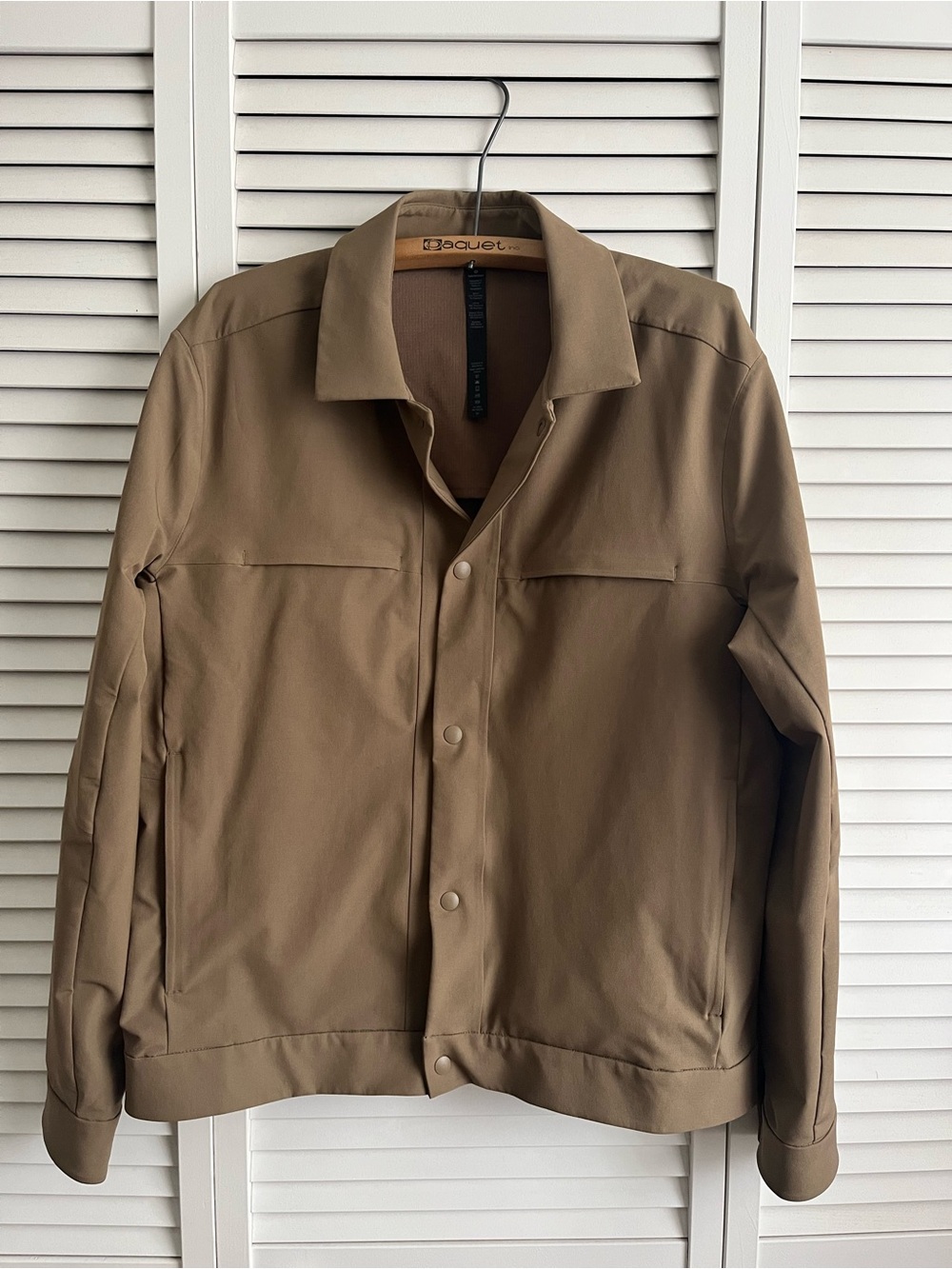 Lululemon Men’s Snap Front Lightweight Shirt Jacket - Size L - Tan Beige (NWOT)